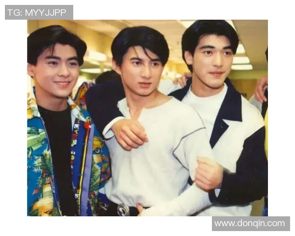 凯利与足球明星亲密合影展现友谊与激情的精彩瞬间